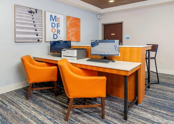 Holiday Inn Express & Suites Medford-Central Point